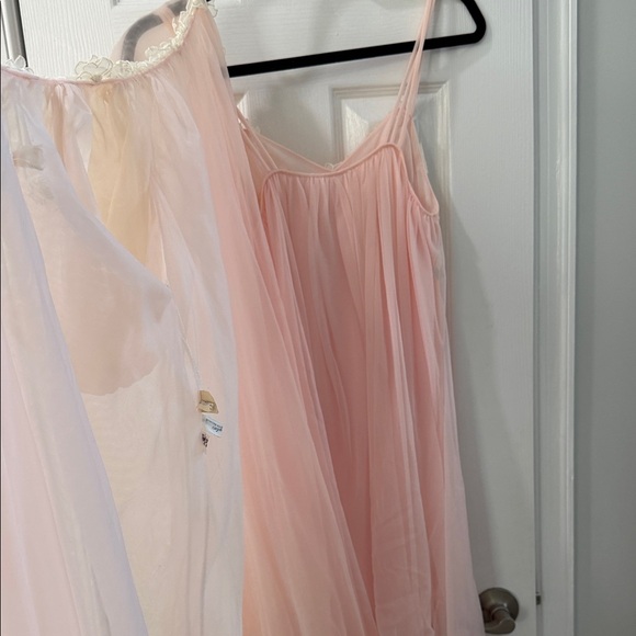 Vintage 2 piece Pink Sheer lingerie set with Floral Lace-Lord and Taylor - Picture 6 of 9